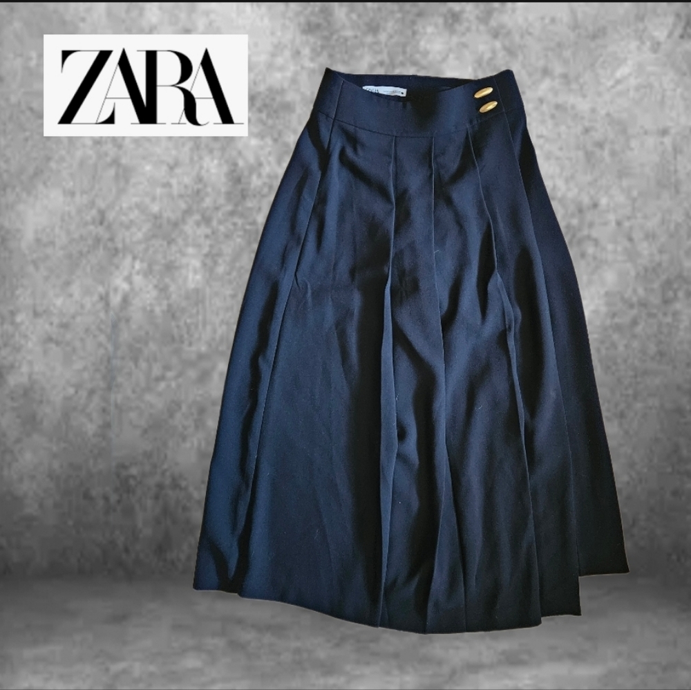 Zara Black Cropped Wide-Leg Pleated Pants with Gold Buttons
